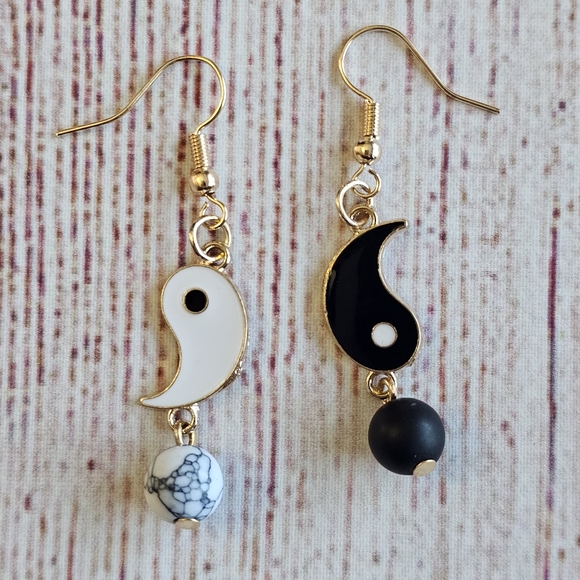 NWT Black White & Gold Yin & Yang Dangle Earrings - Picture 3 of 11